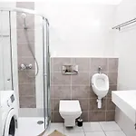 Lägenhet Modern 3br Free Parking Prime Location