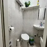 Modern 3br Free Parking Prime Location Lägenhet