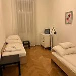 Modern 3br Free Parking Prime Location *