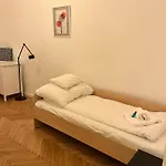 Modern 3br Free Parking Prime Location Lägenhet