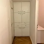Modern 3br Free Parking Prime Location Lägenhet *