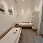 Lägenhet Modern 3br Free Parking Prime Location