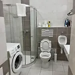 Modern 3br Free Parking Prime Location Lägenhet *