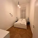 Modern 3br Free Parking Prime Location