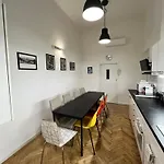 Modern 3br Free Parking Prime Location Budapest