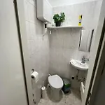 Modern 3br Free Parking Prime Location