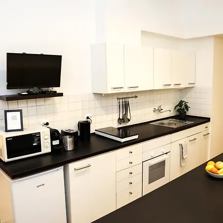 Modern 3br Free Parking Prime Location شقة