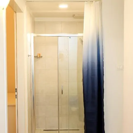 Modern 3br Free Parking Prime Location شقة *