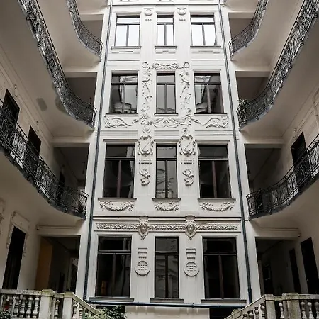 Modern 3br Free Parking Prime Location