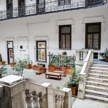 Modern 3br Free Parking Prime Location *