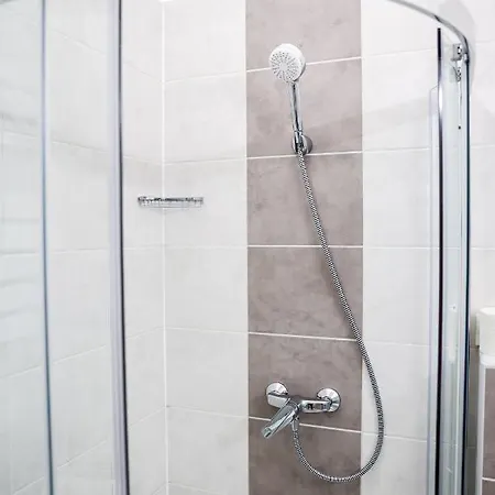 Modern 3br Free Parking Prime Location