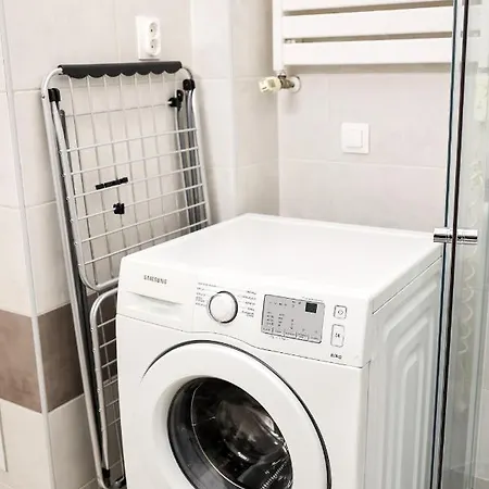 Modern 3br Free Parking Prime Location *