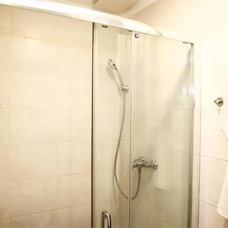 Apartmán Modern 3br Free Parking Prime Location *