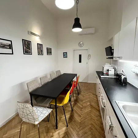 Apartman Modern 3br Free Parking Prime Location