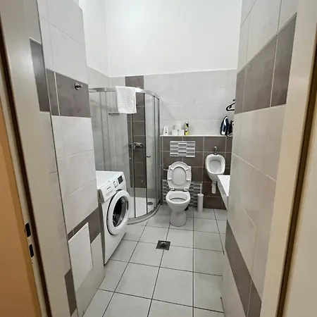 Apartmán Modern 3br Free Parking Prime Location *