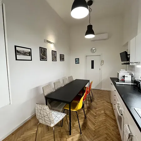 Modern 3br Free Parking Prime Location Budapešť