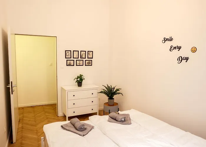 Modern 3br Free Parking Prime Location