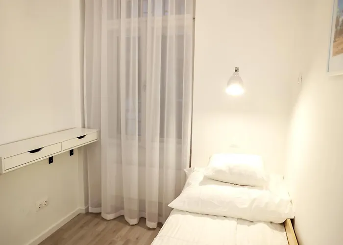 Modern 3br Free Parking Prime Location *