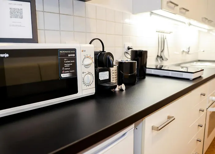 Modern 3br Free Parking Prime Location