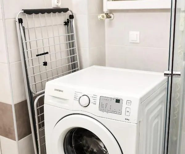 Modern 3br Free Parking Prime Location *