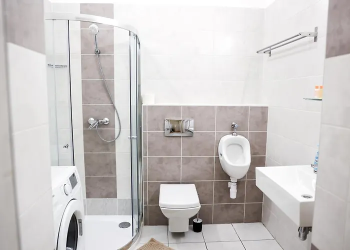 Apartment Modern 3br Free Parking Prime Location