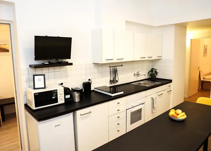 Modern 3br Free Parking Prime Location Apartment