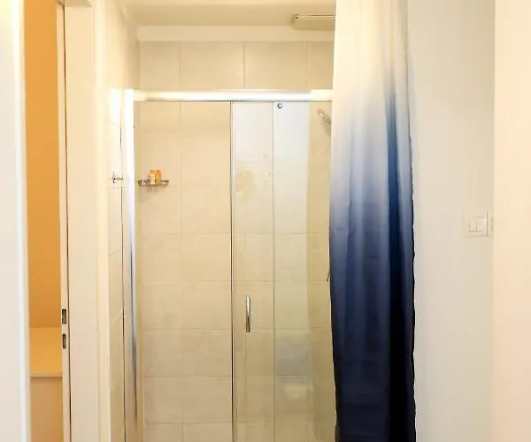 Modern 3br Free Parking Prime Location Apartment *