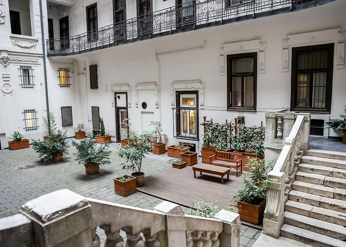Modern 3br Free Parking Prime Location Apartment