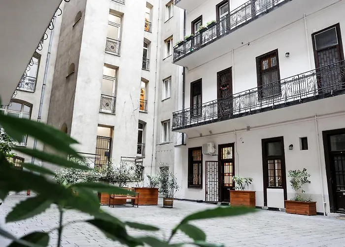 Apartment Modern 3br Free Parking Prime Location *