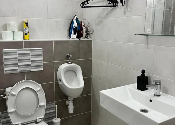 Modern 3br Free Parking Prime Location