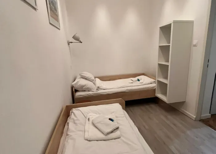 Apartment Modern 3br Free Parking Prime Location