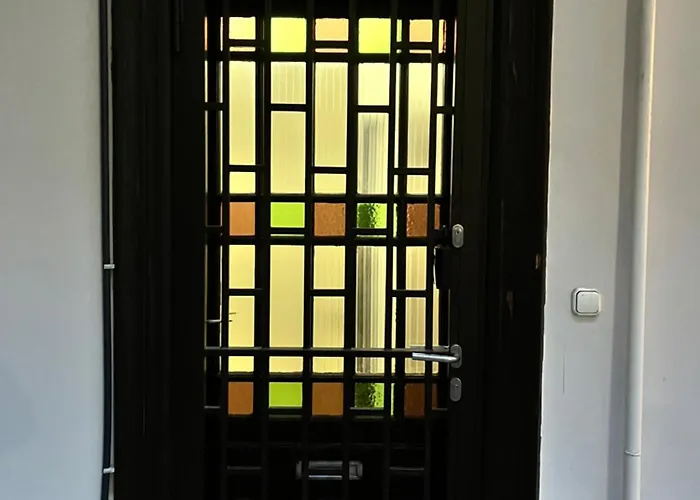 Modern 3br Free Parking Prime Location Apartment