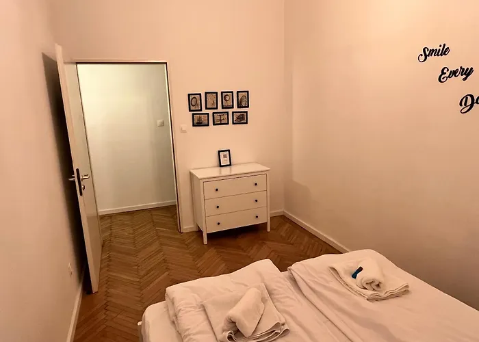 Apartment Modern 3br Free Parking Prime Location *
