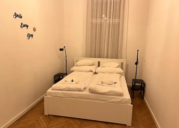 Apartment Modern 3br Free Parking Prime Location *