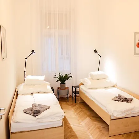Modern 3br Free Parking Prime Location ブダペスト