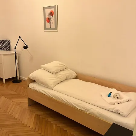 Modern 3br Free Parking Prime Location アパート