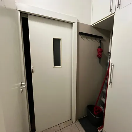 Modern 3br Free Parking Prime Location *